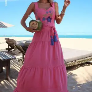 Vestido Bordado com Detalhe Pespontos Rosa Cora Canela